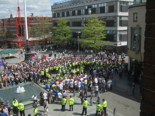 EDL surrounded in Sheffield